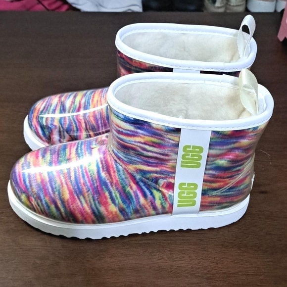 NEW UGG CLASSIC CLEAR WEATHER PROOF BOOTS $159 - Picture 8 of 15